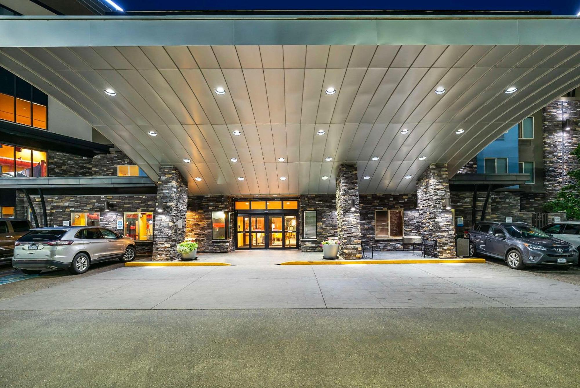 Comfort Suites Kelowna Exterior foto